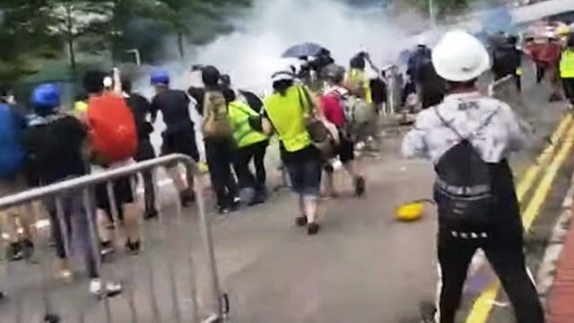 Δεκάδες συλλήψεις στο Χονγκ Κονγκ και νέες διαδηλώσεις