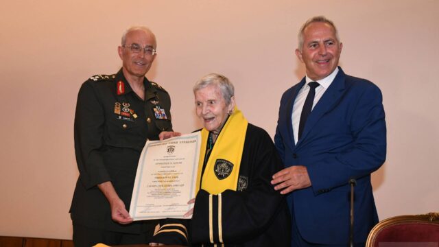 Επίτιμη διδάκτωρ της Σχολής Ευελπίδων η Ελ. Γλύκατζη-Αρβελέρ