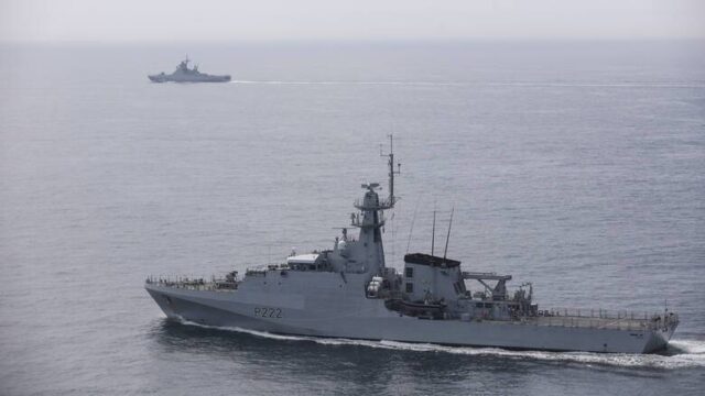 Η Βρετανία στέλνει και δεύτερο πολεμικό πλοίο μετά τις απειλές του Ιράν