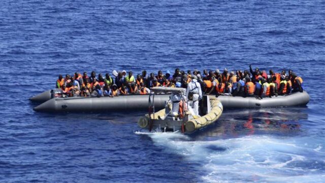 Διάσωση 65 μεταναστών στα ανοιχτά της Λιβύης από το «Alan Kurdi»