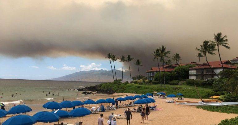 Σε κατάσταση έκτακτης ανάγκης το Μάουι λόγω πυρκαγιών