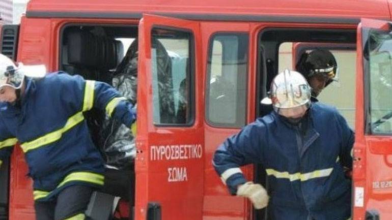Πυρκαγιά σε κτίριο στην Πλάκα – Απεγκλωβίστηκε γυναίκα