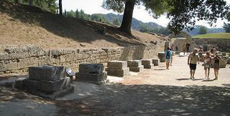 Λιποθυμίες επισκεπτών στην Αρχαία Ολυμπία λόγω έλλειψης κυλικείου!
