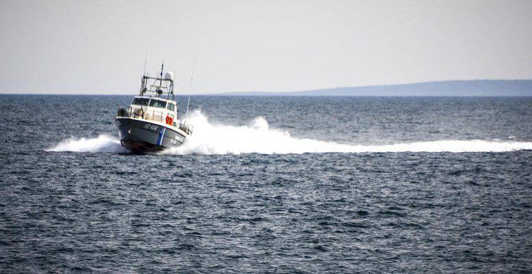 Διαψεύδει το Λιμενικό πυροβολισμούς σε σκάφος μεταναστών