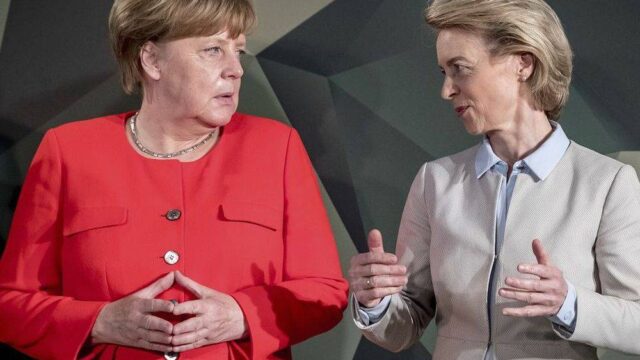 Γερμανία: Η Μέρκελ ισορροπεί μεταξύ της Ούρσουλα και των κυβερνητικών τριβών