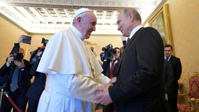 Για Συρία, Ουκρανία και Βενεζουέλα συζήτησαν Πούτιν και Πάπας
