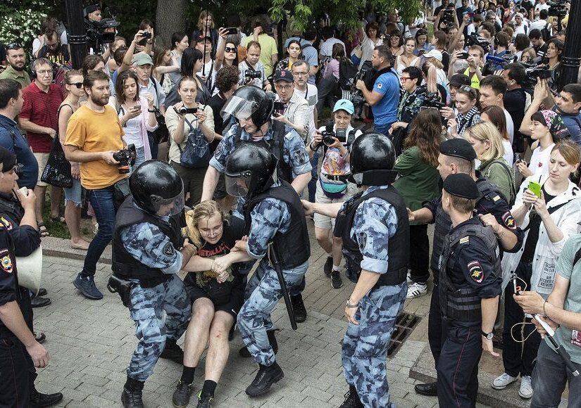 Ρωσία: Συλλήψεις αντιπολιτευόμενων κατά τη διάρκεια διαδήλωσης