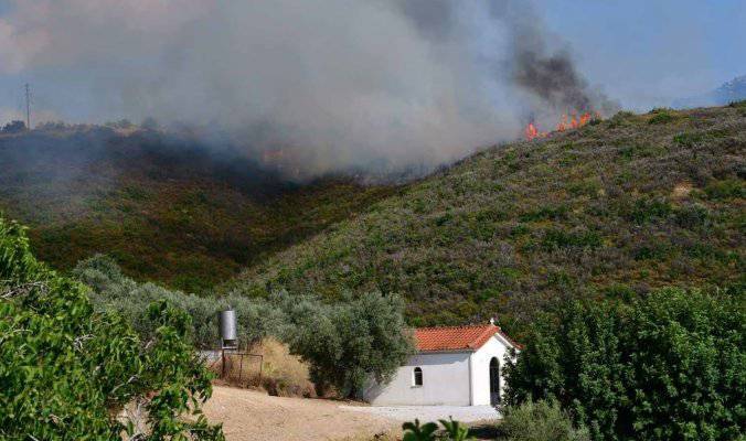 Απειλείται μοναστήρι από μεγάλη φωτιά στην Αργολίδα