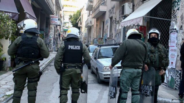 Αθήνα: Αστυνομική επιχείρηση σε υπό κατάληψη κτήριο