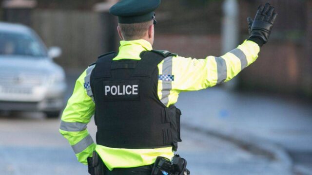 Επίθεση κατά αστυνομικών με εκρηκτικό μηχανισμό στη Β. Ιρλανδία