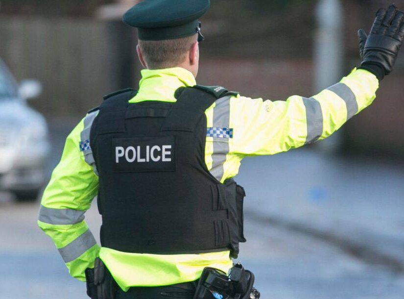 Επίθεση κατά αστυνομικών με εκρηκτικό μηχανισμό στη Β. Ιρλανδία