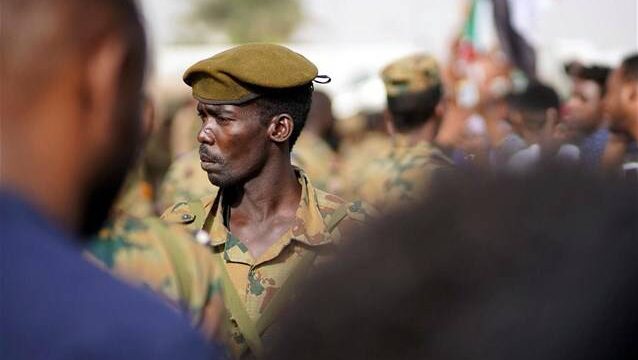Στρατός και αντιπολίτευση στο Σουδάν αναλαμβάνουν από κοινού εξουσία