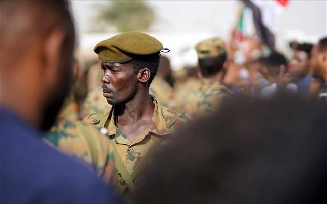 Στρατός και αντιπολίτευση στο Σουδάν αναλαμβάνουν από κοινού εξουσία