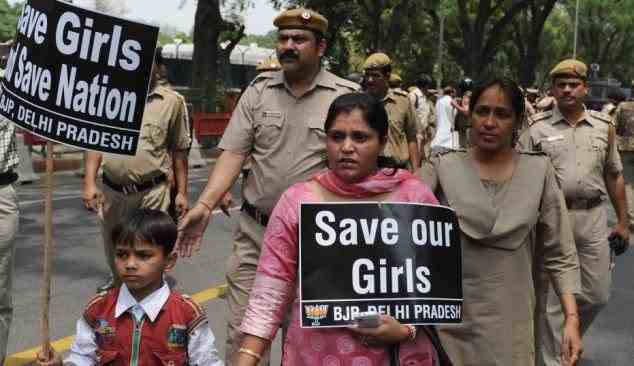 Ινδία – Ύποπτο τροχαίο: Θύμα γυναίκα που κατήγγειλε πολιτικό για βιασμό