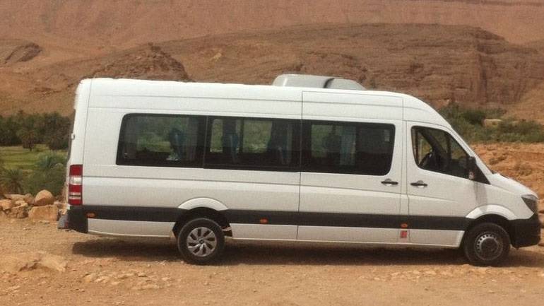 Βαν και επιβάτες θάφτηκαν κάτω από λάσπες στο Μαρόκο