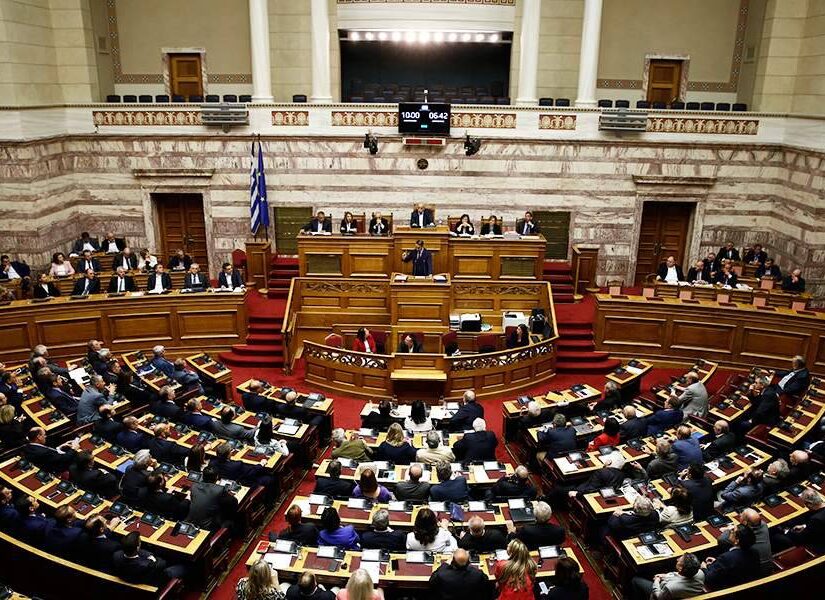 Ένταση στη Βουλή για το νομοσχέδιο για τα διπλώματα