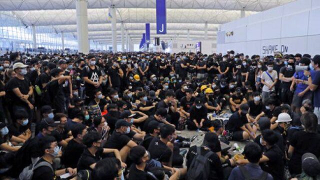 Χονγκ Κονγκ: Η βία θα οδηγήσει σε έναν δρόμο χωρίς επιστροφή