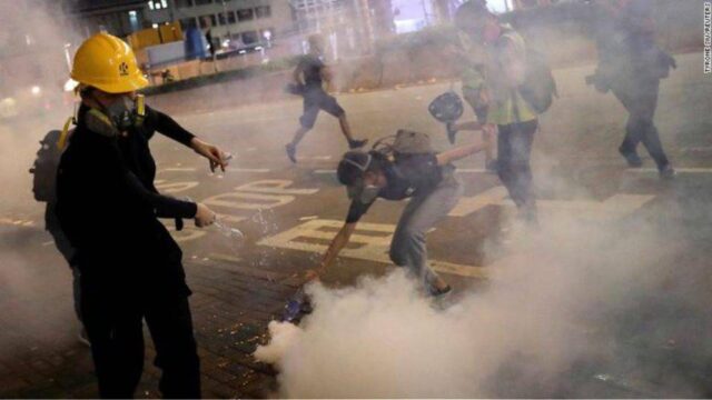 Η αστυνομία του Χονγκ Κονγκ εκτόξευσε δακρυγόνα εναντίον διαδηλωτών