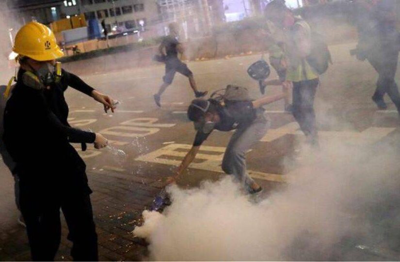 Η αστυνομία του Χονγκ Κονγκ εκτόξευσε δακρυγόνα εναντίον διαδηλωτών