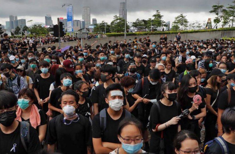 Δακρυγόνα και μολότοφ σε διαδήλωση στο Χονγκ Κονγκ