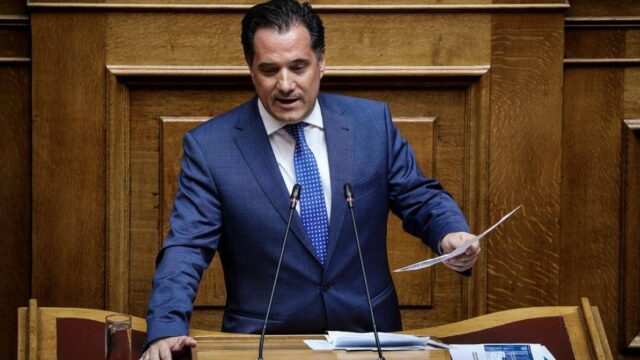Βουλή: Άγρια κόντρα Άδωνι – ΣΥΡΙΖΑ για Στουρνάρα & προκαταβολή