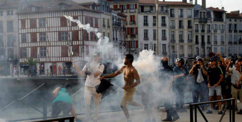 Γαλλία: Διαδηλώσεις κατά της G7 και συγκρούσεις