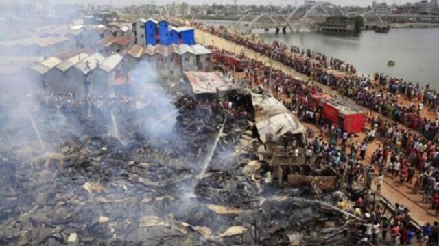 Μπανγκλαντές: Τουλάχιστον 10.000 άστεγοι από πυρκαγιά σε παραγκούπολη