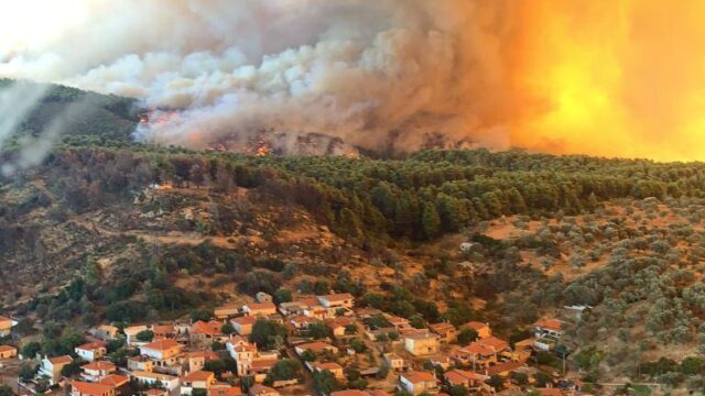 Σε εξέλιξη φωτιά στη Λακωνία – Μαίνεται η πυρκαγιά στην Κέρκυρα