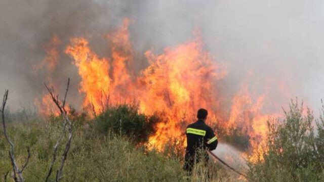 Πολύ υψηλός κίνδυνος πυρκαγιάς αύριο σε Κρήτη, Σάμο, Ικαρία και Χίο