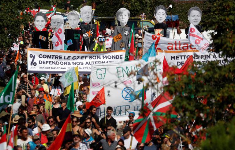 Χιλιάδες διαδηλωτές κατά της G7 στα σύνορα Γαλλίας-Ισπανίας