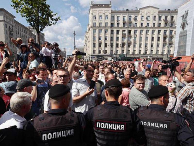 Χιλιάδες διαδηλωτές στη Μόσχα για τον αποκλεισμό υποψηφίων από τις τοπικές εκλογές
