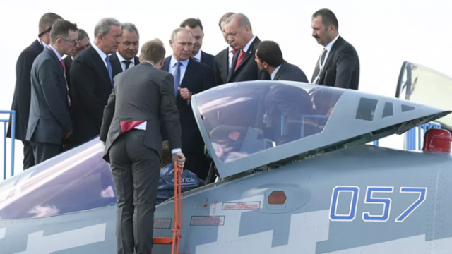 Ο Ερντογάν φλερτάρει με τα ρωσικά μαχητικά Sukhoi