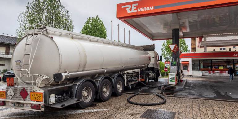 Σταθερές οι τιμές της βενζίνης στην Ελλάδα παρά τις ανατιμήσεις