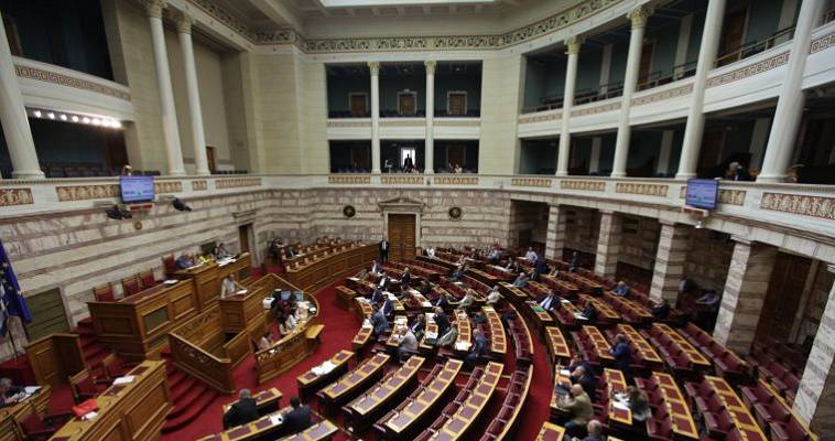 “Τίναξαν στον αέρα” τη Βουλή οι τροπολογίες του υπουργού Εργασίας