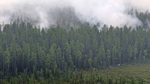 Προσωπικό 10.000 ανθρώπων στη μάχη με τις φλόγες στη Σιβηρία