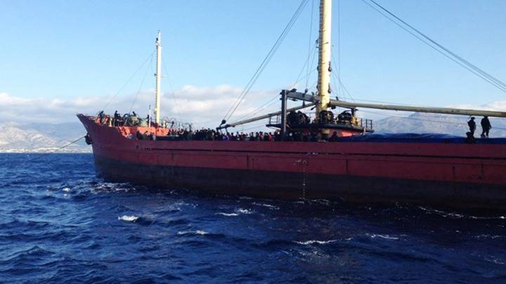 Ακυβέρνητο, λόγω βλάβης, πλέει φορτηγό πλοίο νότια της Σύρου