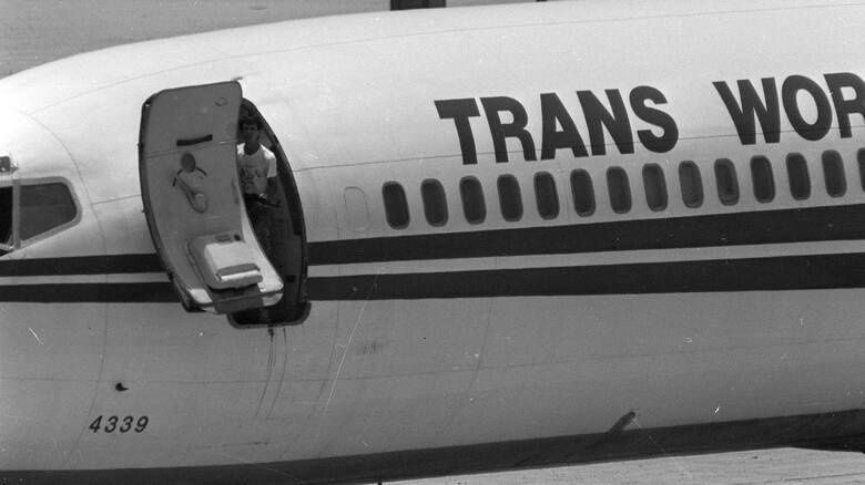 Λιβανέζος συνελήφθη στη Μύκονο για την αεροπειρατία θρίλερ του 1985 – Ήταν στην πτήση και ο Ντέμης Ρούσσος