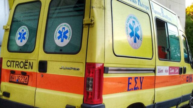 Σοκαριστικό τροχαίο στον Μαραθώνα: Σύγκρουση φορτηγού με ΙΧ, με έναν νεκρό και δύο τραυματίες