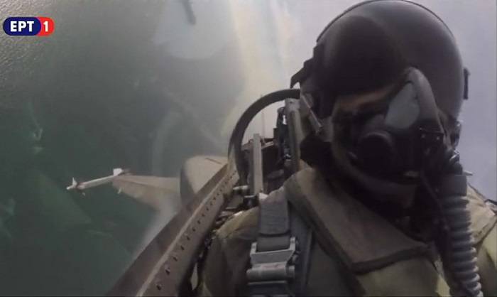 Πιλότος F-16: “Τούτος ο λαός γονατίζει μόνο στους νεκρούς του…”