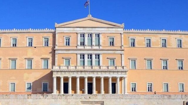 Αυταρχικές πρακτικές καταγγέλλει ο ΣΥΡΙΖΑ για την απαγόρευση στον Τσοβόλα να κάνει δηλώσεις από τη Βουλή
