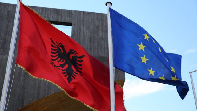 Σε έναρξη ενταξιακών διαπραγματεύσεων με την ΕΕ ελπίζει η Αλβανία