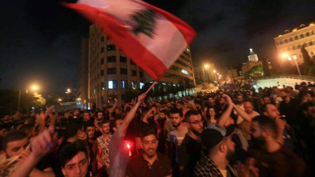Οι διαδηλώσεις έφεραν νέα υποβάθμιση στον Λίβανο