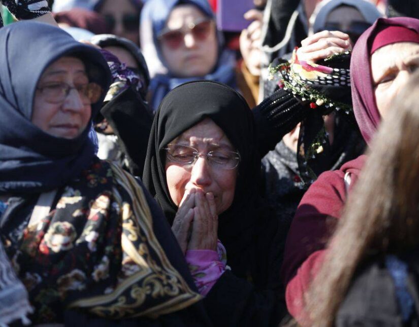 Σε έξαρση η βία κατά των γυναικών στην Τουρκία – Αρχίζει η δίκη για τη γυναικοκτονία που συγκλόνισε τη χώρα