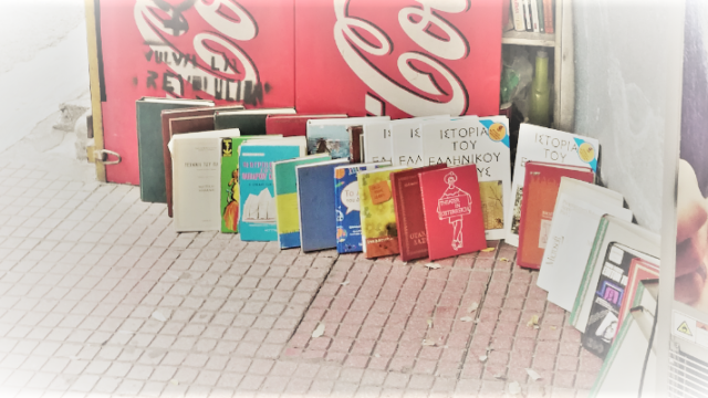 Οι μικροί θησαυροί που κρύβουν οι "βιβλιοθήκες" των περιπτέρων, Μάκης Ανδρονόπουλος