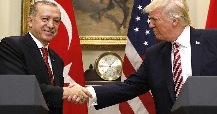 Ο Τραμπ στρώνει κόκκινο χαλί στον Ερντογάν, Μιχάλης Ιγνατίου