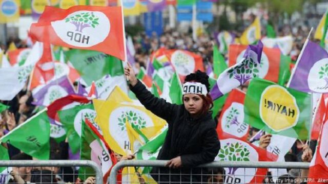 Πολιτική εθνοκάθαρση των Κούρδων - Φρενίτιδα εθνικισμού στην Τουρκία