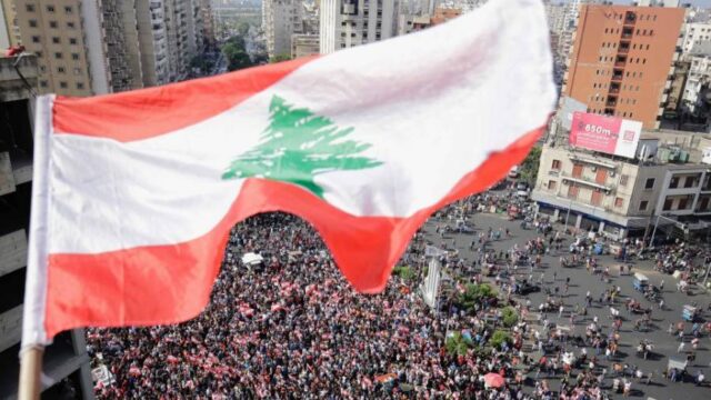 Μια νέα ανεξαρτησία ζήτησαν δεκάδες χιλιάδες Λιβανέζοι