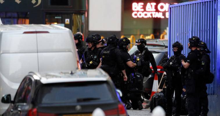 Η βρετανική αστυνομία πυροβόλησε ύποπτο για τρομοκρατία