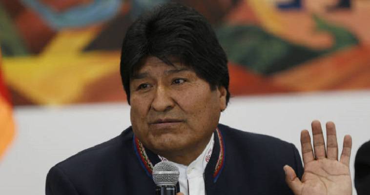 “Ευγενικό” πραξικόπημα στη Βολιβία – Ο στρατος ζήτησε από τον Μοράλες να παραιτηθεί