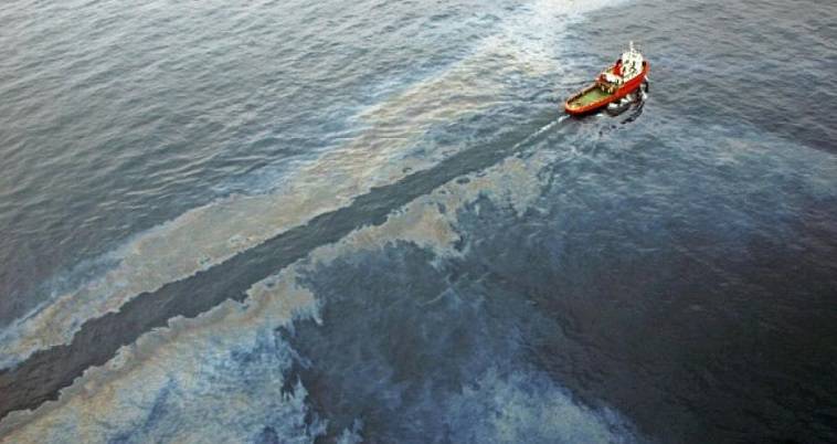 Δεξαμενόπλοιο υπό ελληνική σημαία «ο κύριος ύποπτος» για την πετρελαιοκηλίδα στη Βραζιλία